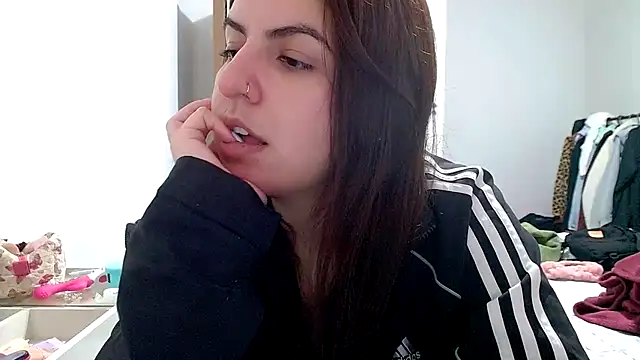 Snapshot of chelbyy chatting on November 13, 2025, 3:43 am chelbyy online show from November 13, 2025, 3:43 am