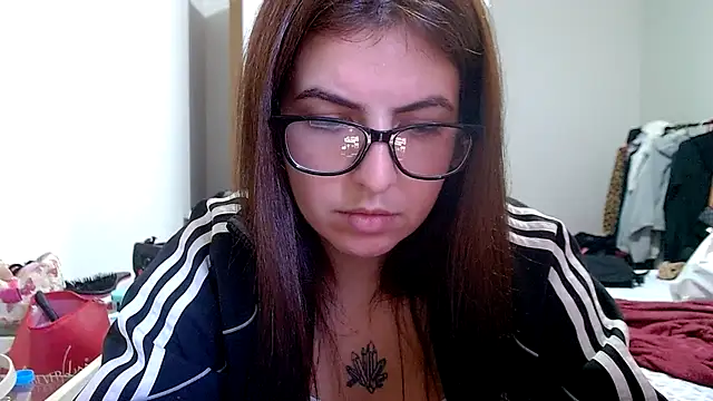 Snapshot of chelbyy chatting on November 11, 2025, 5:52 pm chelbyy online show from November 11, 2025, 5:52 pm