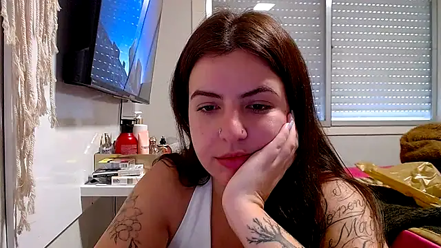 Snapshot of chelbyy chatting on October 25, 2025, 4:18 pm chelbyy online show from October 25, 2025, 4:18 pm