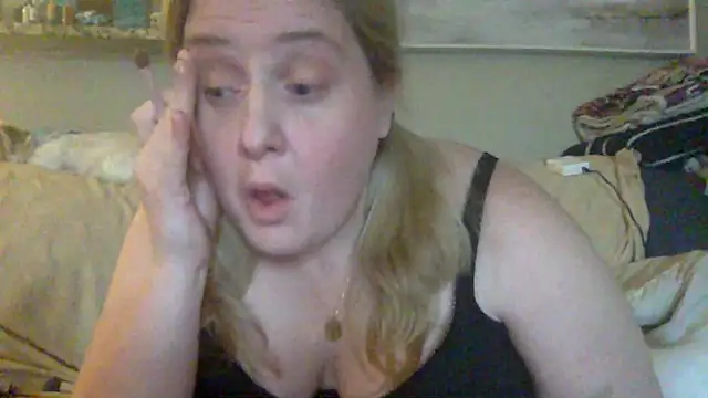 Hleigh327 online show from June 2, 2026, 5:35 pm