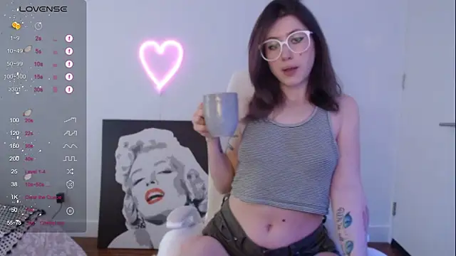 Snapshot of PlayfulApril chatting on December 17, 2024, 8:10 pm PlayfulApril online show from December 17, 2024, 8:10 pm