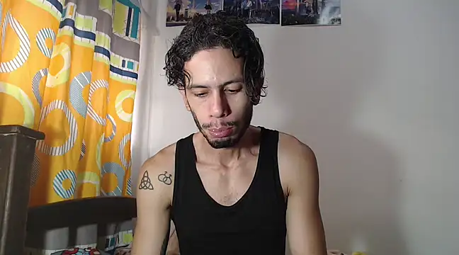 Snapshot of alisterxxx chatting on February 21, 2025, 12:38 pm alisterxxx online show from February 21, 2025, 12:38 pm