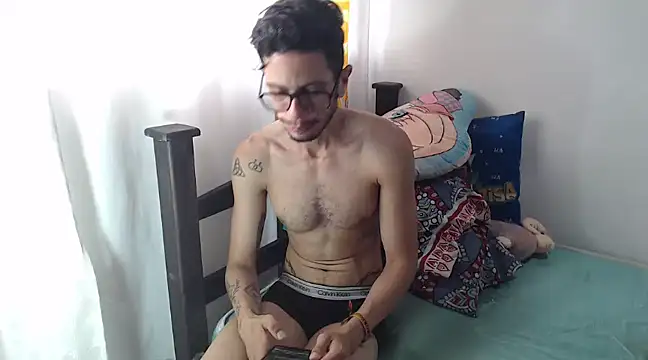 Snapshot of alisterxxx chatting on March 3, 2025, 2:06 pm alisterxxx online show from March 3, 2025, 2:06 pm