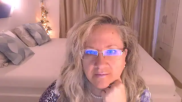 Raisshy online show from November 10, 2025, 11:59 am