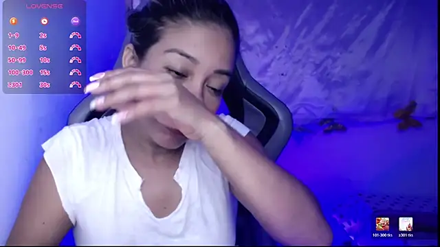 Snapshot of ninatiny chatting on February 22, 2026, 12:24 am ninatiny online show from February 22, 2026, 12:24 am