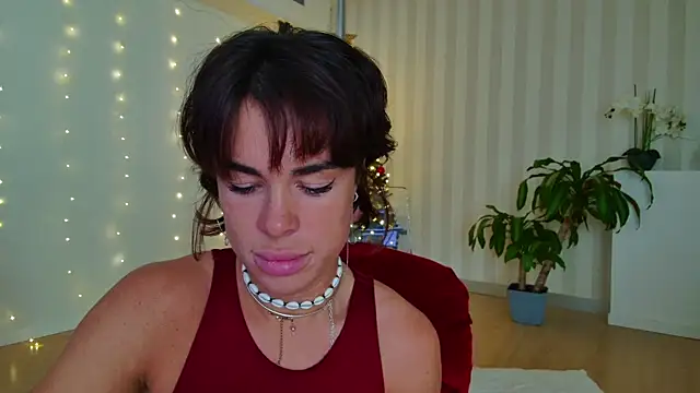 girl nextd00r online show from January 25, 2025, 3:09 pm