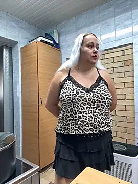 SabinaSweety online show from October 7, 2025, 1:01 pm