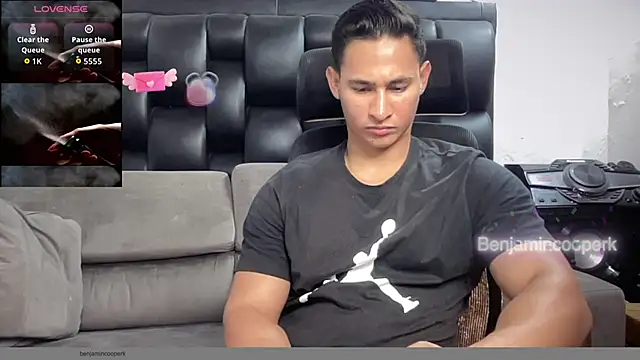 Snapshot of BenjaminCooperk chatting on November 9, 2025, 11:42 pm BenjaminCooperk online show from November 9, 2025, 11:42 pm