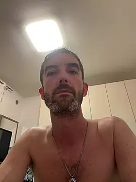 Snapshot of Bravissimo81 chatting on July 29, 2026, 10:09 pm Bravissimo81 online show from July 29, 2026, 10:09 pm