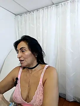 zullyxhot online show from April 10, 2026, 10:28 pm