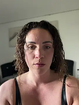 Clara-xoxo online show from March 16, 2026, 2:32 pm