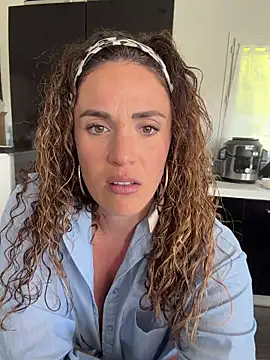 Clara-xoxo online show from March 26, 2026, 1:09 pm