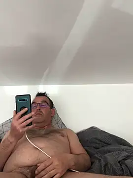 Snapshot of Lentbulant chatting on March 20, 2025, 8:42 am Lentbulant online show from March 20, 2025, 8:42 am