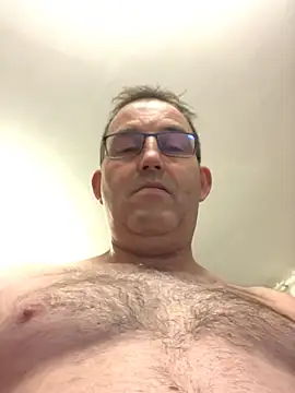 Snapshot of Lentbulant chatting on March 16, 2025, 3:39 pm Lentbulant online show from March 16, 2025, 3:39 pm