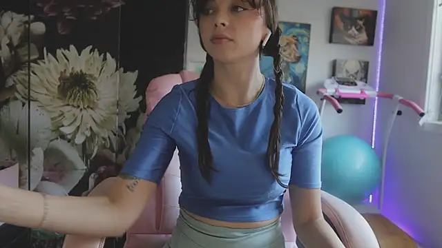 Snapshot of makiyahbelle chatting on April 15, 2026, 5:24 am makiyahbelle online show from April 15, 2026, 5:24 am