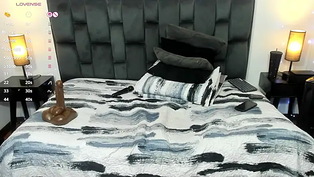 MartinaMadisson online show from March 27, 2026, 3:04 am