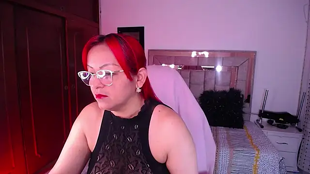 salomecastro  online show from October 29, 2025, 4:11 am