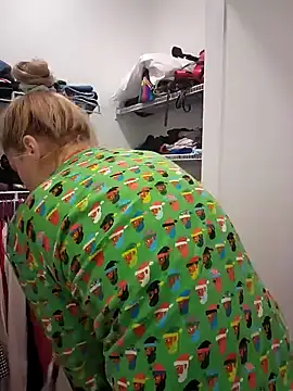 HollyTattoo online show from December 6, 2024, 2:22 pm