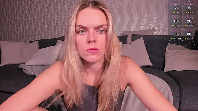 Snapshot of CharliSweet chatting on December 15, 2025, 1:39 pm CharliSweet online show from December 15, 2025, 1:39 pm