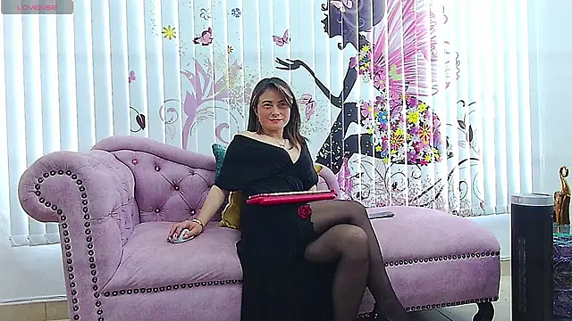 Snapshot of MarcelaFlores chatting on May 11, 2026, 4:04 pm MarcelaFlores online show from May 11, 2026, 4:04 pm