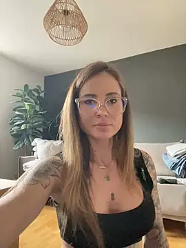 Snapshot of Etwas_neugierig chatting on March 1, 2026, 1:00 pm Etwas neugierig online show from March 1, 2026, 1:00 pm