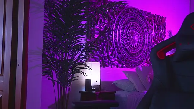 ambarEvans online show from April 8, 2026, 5:03 pm