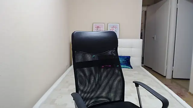 AnnaSweet18 online show from October 27, 2025, 6:53 pm