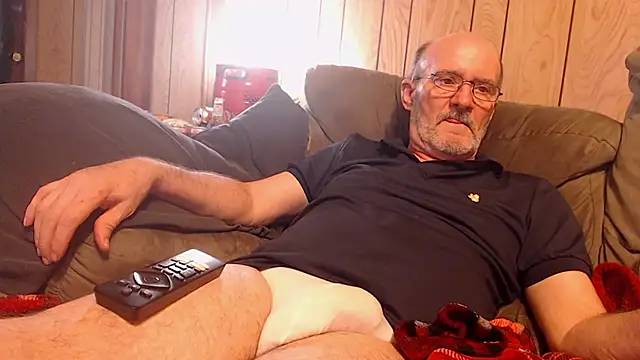 snickers1 online show from June 17, 2026, 1:32 pm