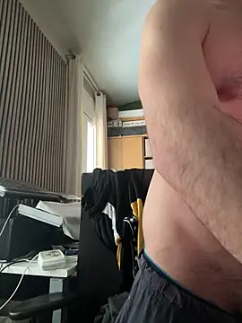 Snapshot of longqwert chatting on March 11, 2026, 8:30 am longqwert online show from March 11, 2026, 8:30 am