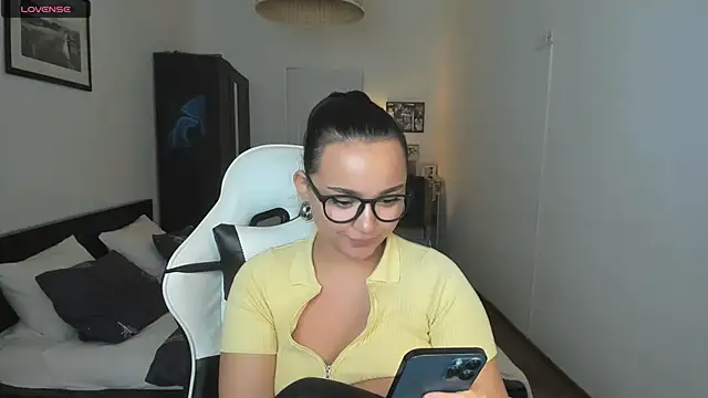 Tiffany Flynn online show from December 23, 2024, 10:12 pm