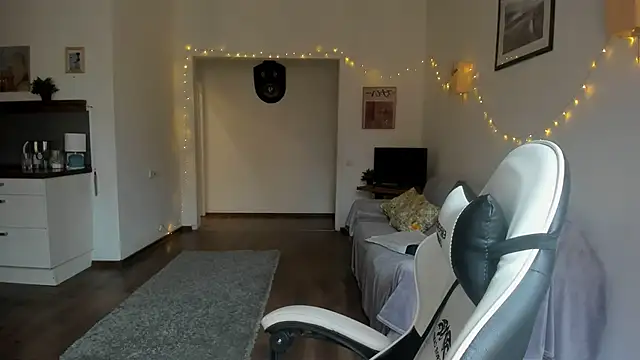 Tiffany Flynn online show from January 31, 2025, 11:24 am