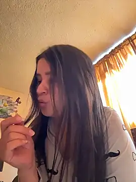 latinfemale online show from July 25, 2026, 4:24 pm