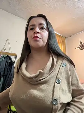 latinfemale online show from June 22, 2026, 8:39 pm