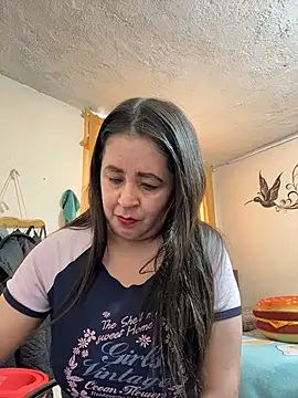 latinfemale online show from July 16, 2026, 9:34 pm