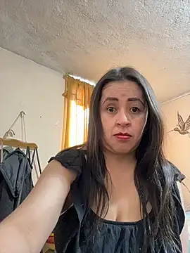 latinfemale online show from July 21, 2026, 8:54 pm