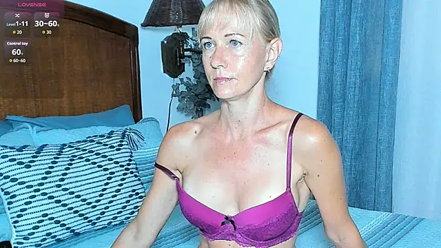 Snapshot of Christine_35 chatting on September 16, 2025, 12:50 pm Christine 35 online show from September 16, 2025, 12:50 pm