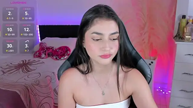 esmeralda colllins online show from December 18, 2025, 3:27 pm