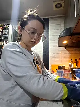 Snapshot of linda-schmidt chatting on February 10, 2026, 2:43 am linda-schmidt online show from February 10, 2026, 2:43 am