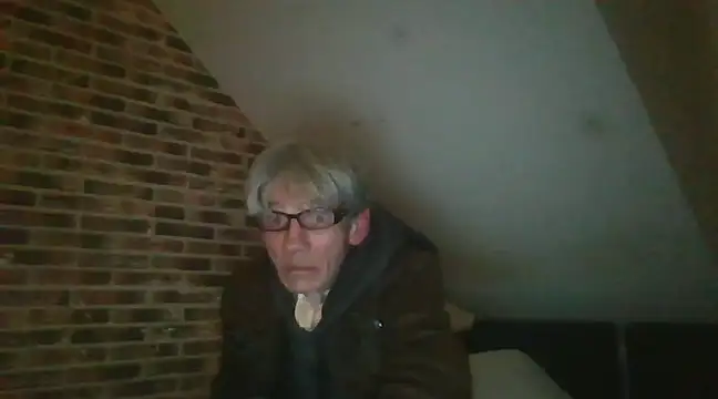 Snapshot of InMeinenMund chatting on December 2, 2024, 6:49 pm InMeinenMund online show from December 2, 2024, 6:49 pm