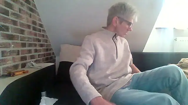 Snapshot of InMeinenMund chatting on October 2, 2025, 12:08 pm InMeinenMund online show from October 2, 2025, 12:08 pm