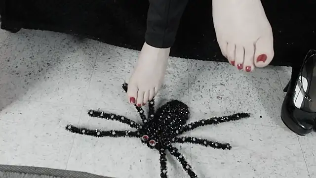  Jade 16 online show from October 13, 2025, 12:29 pm