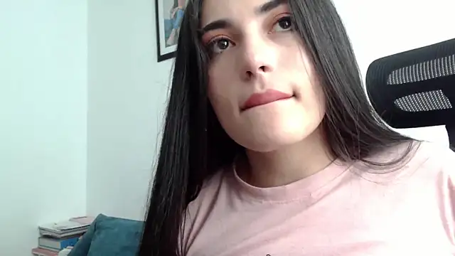 Snapshot of Honey_Aynur20 chatting on January 13, 2025, 6:16 pm Honey Aynur20 online show from January 13, 2025, 6:16 pm