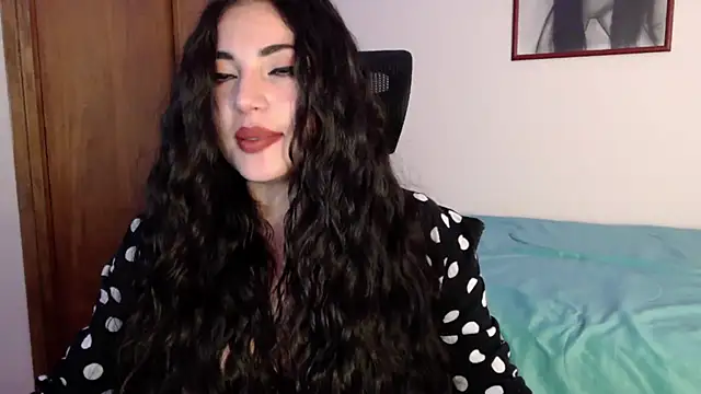 Snapshot of Honey_Aynur20 chatting on September 18, 2025, 5:05 pm Honey Aynur20 online show from September 18, 2025, 5:05 pm