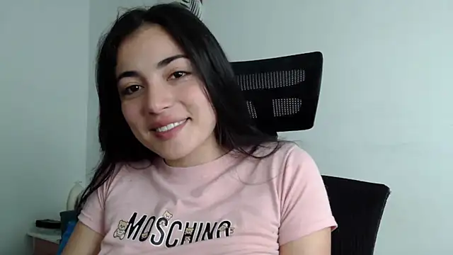 Snapshot of Honey_Aynur20 chatting on December 4, 2024, 2:42 pm Honey Aynur20 online show from December 4, 2024, 2:42 pm