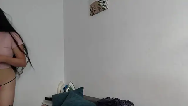 Snapshot of Honey_Aynur20 chatting on December 6, 2024, 8:23 pm Honey Aynur20 online show from December 6, 2024, 8:23 pm