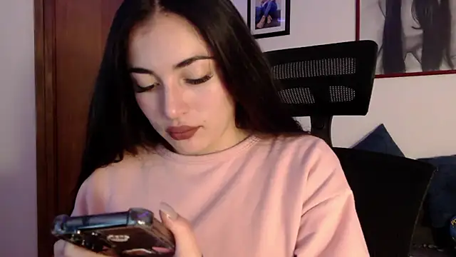 Snapshot of Honey_Aynur20 chatting on September 10, 2025, 7:13 pm Honey Aynur20 online show from September 10, 2025, 7:13 pm