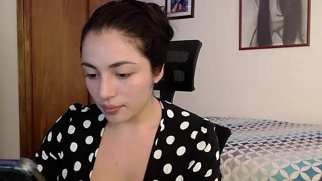 Snapshot of Honey_Aynur20 chatting on October 3, 2025, 6:20 pm Honey Aynur20 online show from October 3, 2025, 6:20 pm