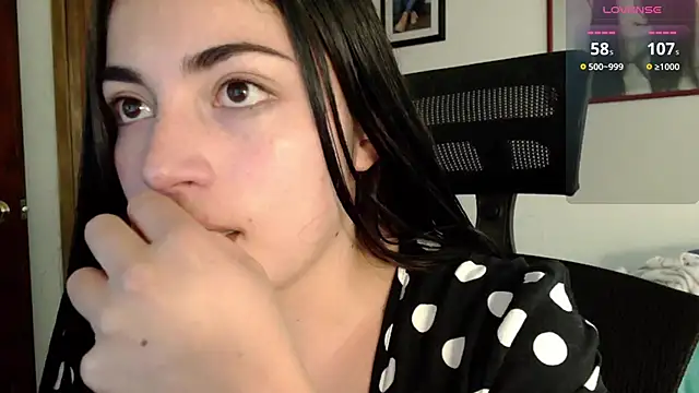 Snapshot of Honey_Aynur20 chatting on September 17, 2025, 8:00 pm Honey Aynur20 online show from September 17, 2025, 8:00 pm