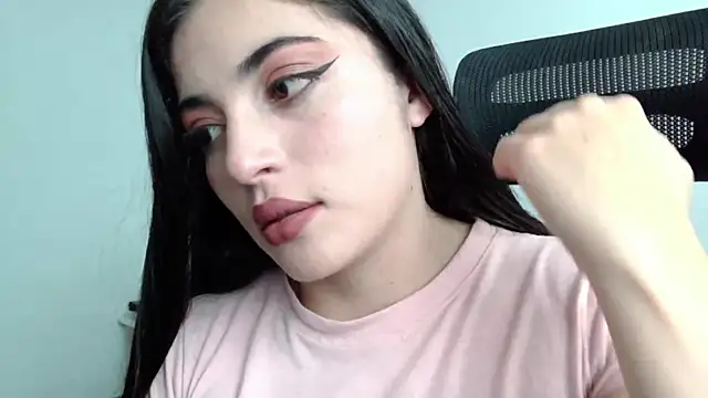 Snapshot of Honey_Aynur20 chatting on December 3, 2024, 7:28 pm Honey Aynur20 online show from December 3, 2024, 7:28 pm