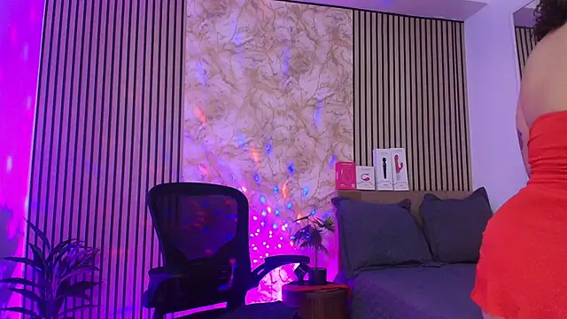 JuliRamirez online show from November 22, 2025, 12:15 pm